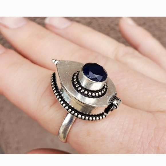 New Blue Sapphire 925 Silver Poison Ring. - Picture 3 of 15